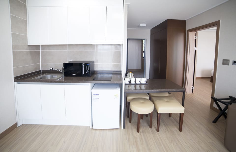 Junior Suite, 1 Bedroom, Terrace | In-room dining