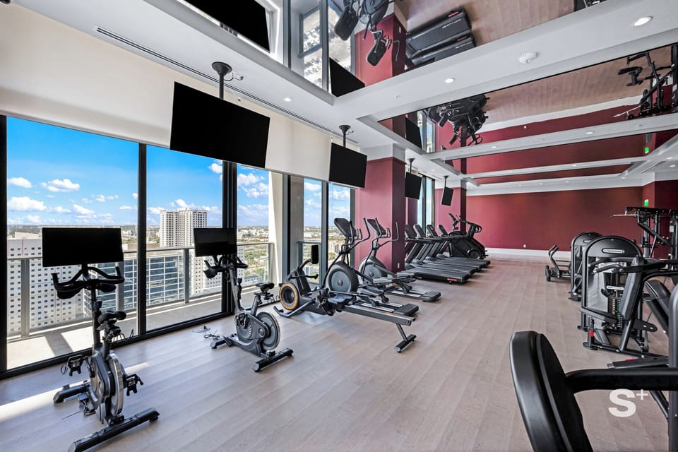 Modern Condo in DTW Miami - Gym & Pool Apartment in Miami