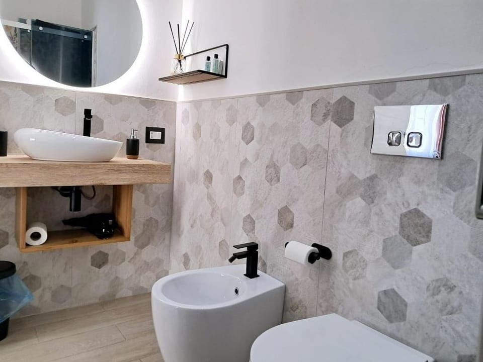 Double Room, 1 Queen Bed, Balcony, City View | Bathroom | Slippers, bidet