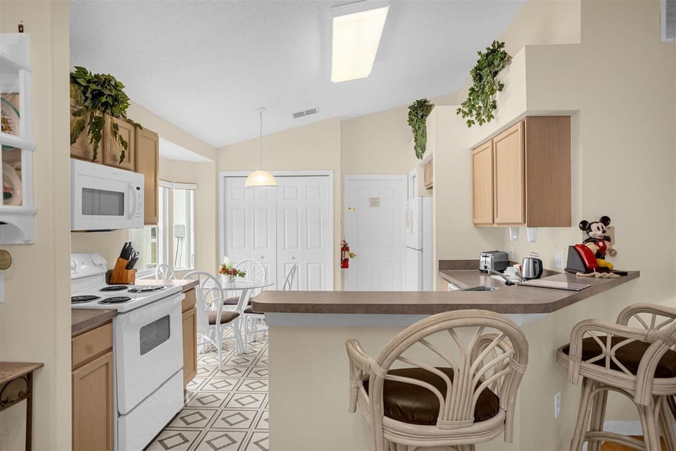 Kitchen Area With Breakfast Bar For 2 People & Breakfast Table For 4 People