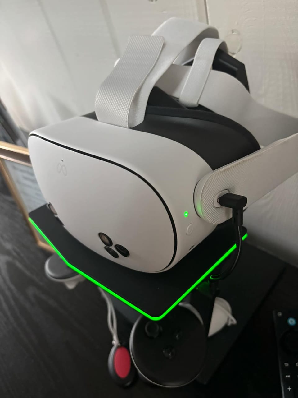 Meta Quest 3S Virtual Reality Headset


