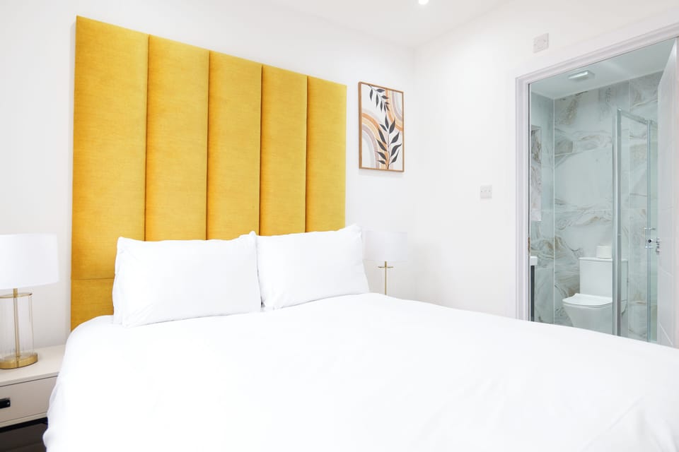 Luxury Apartment | Iron/ironing board, free WiFi