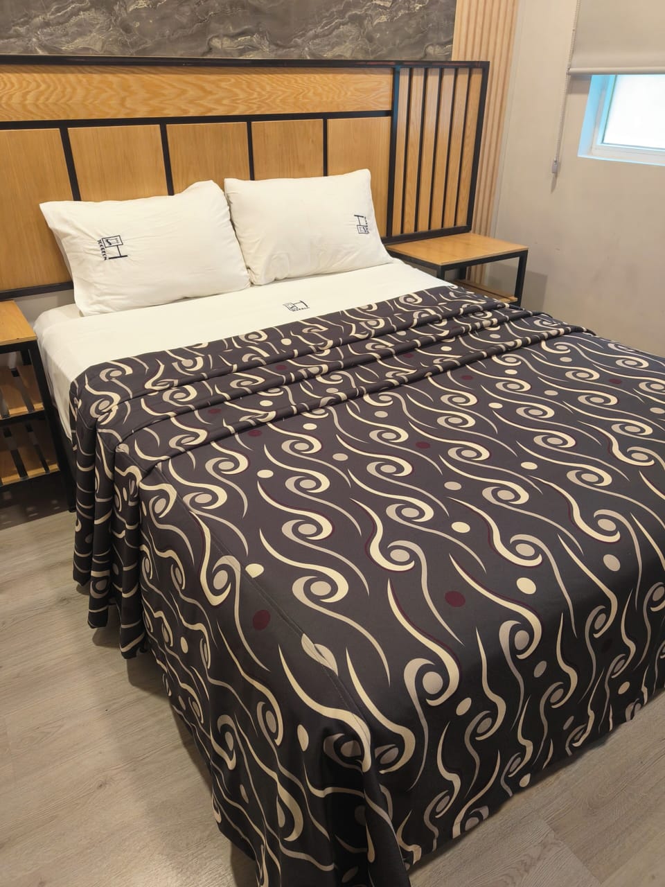 Standard Room | Laptop workspace, free WiFi