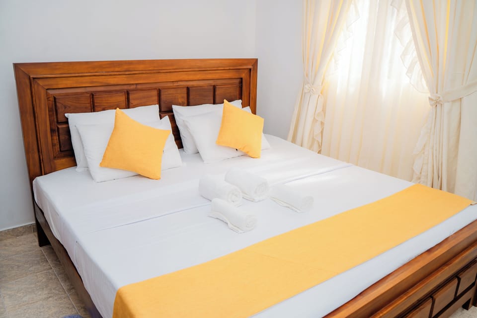 Standard Double Room | Desk, iron/ironing board