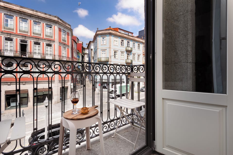 Deluxe Studio, City View | Interior