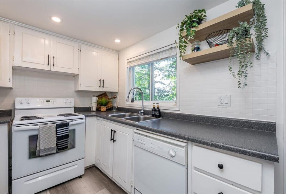 Casa Albanese on Farlain Lake | Private kitchen