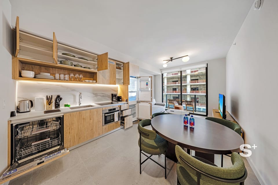 Condo, Balcony, City View | Private kitchen