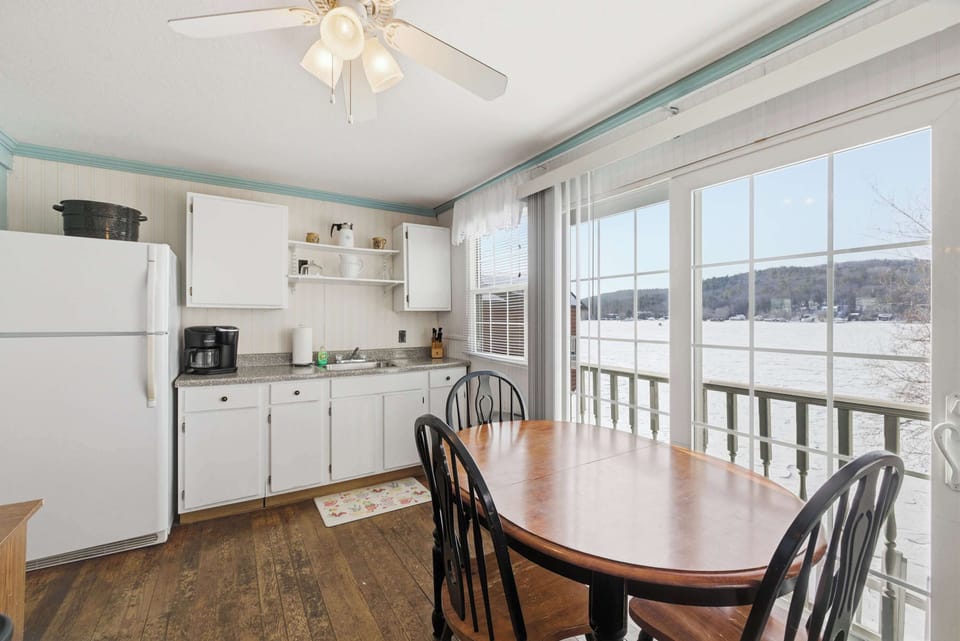 The kitchen table seats four right beside the oversized windows, with the lake laid out in front of you while you eat.