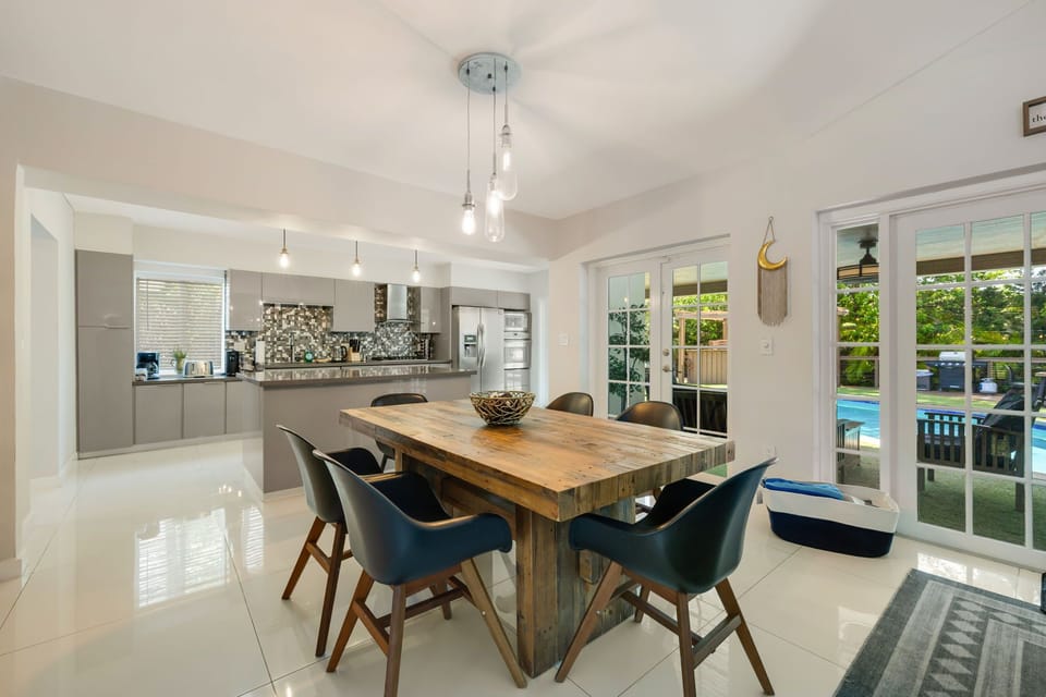 Comfort Room | Dining room