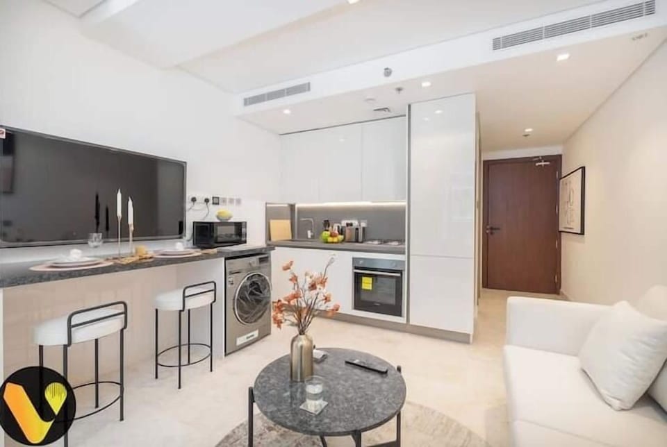 Luxury Apartment, Balcony, City View | Private kitchen | Full-size fridge, microwave, oven, stovetop