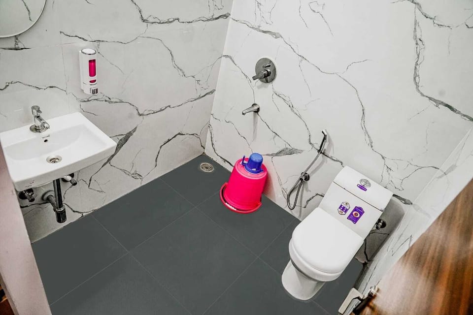 Double Room | Bathroom | Free toiletries, slippers, towels, soap