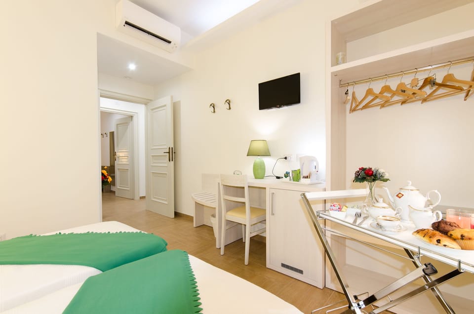 Standard Room | Hypo-allergenic bedding available, minibar, in-room safe, desk