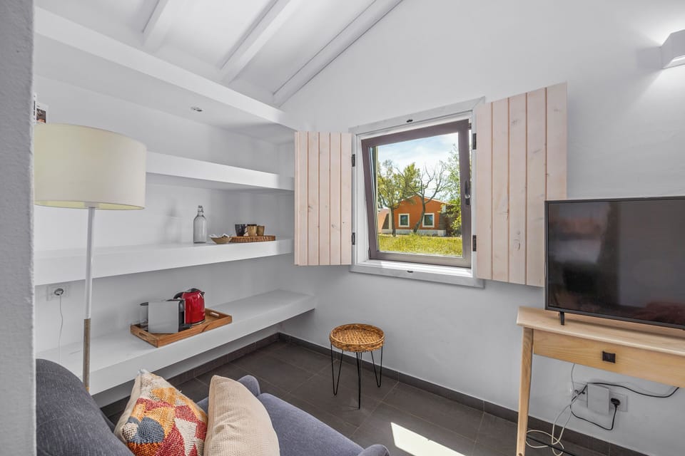 Deluxe Double Room, 1 Queen Bed, Pool View | Premium bedding, soundproofing, WiFi (free), individually decorated