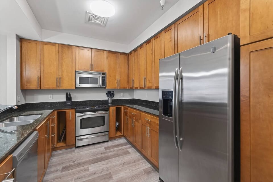 Fully equipped kitchen with stainless steel appliances and ample cabinet space—perfect for cooking and entertaining.