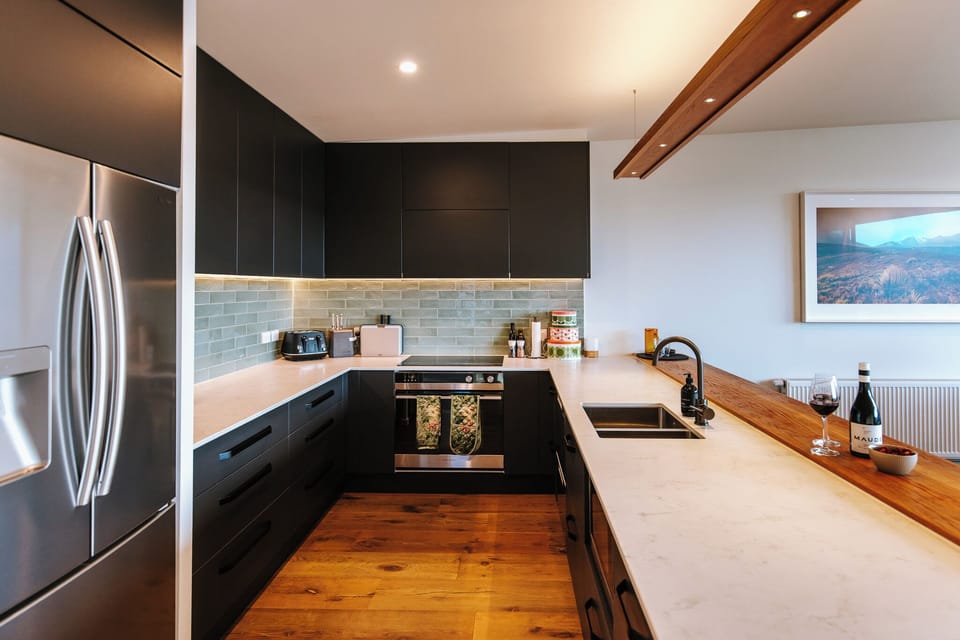 House, Lake View | Private kitchen | Full-size fridge, microwave, oven, stovetop