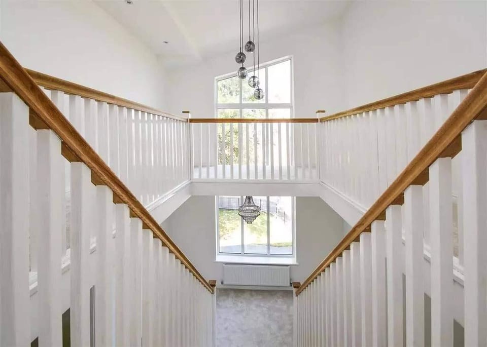 Glams Beautiful Luxury Home House in Wolverhampton