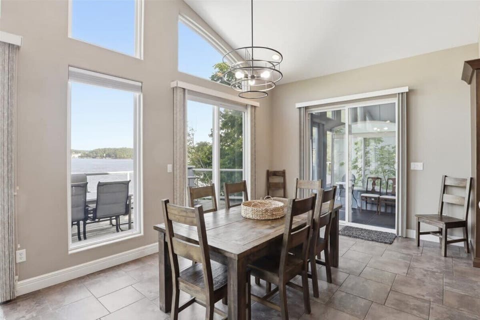 Start the day with coffee or gather for dinner in this light-filled dining area overlooking the surrounding scenery.