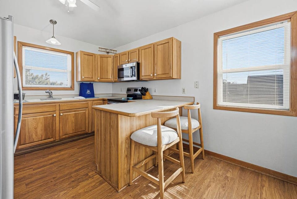 Top-Level Kitchen with Bar (seats 2)