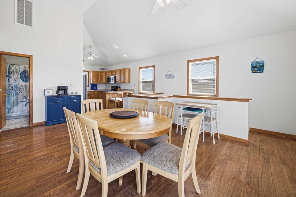 Top-Level Dining Table (seats 6) and Additional Seating (seats 2)