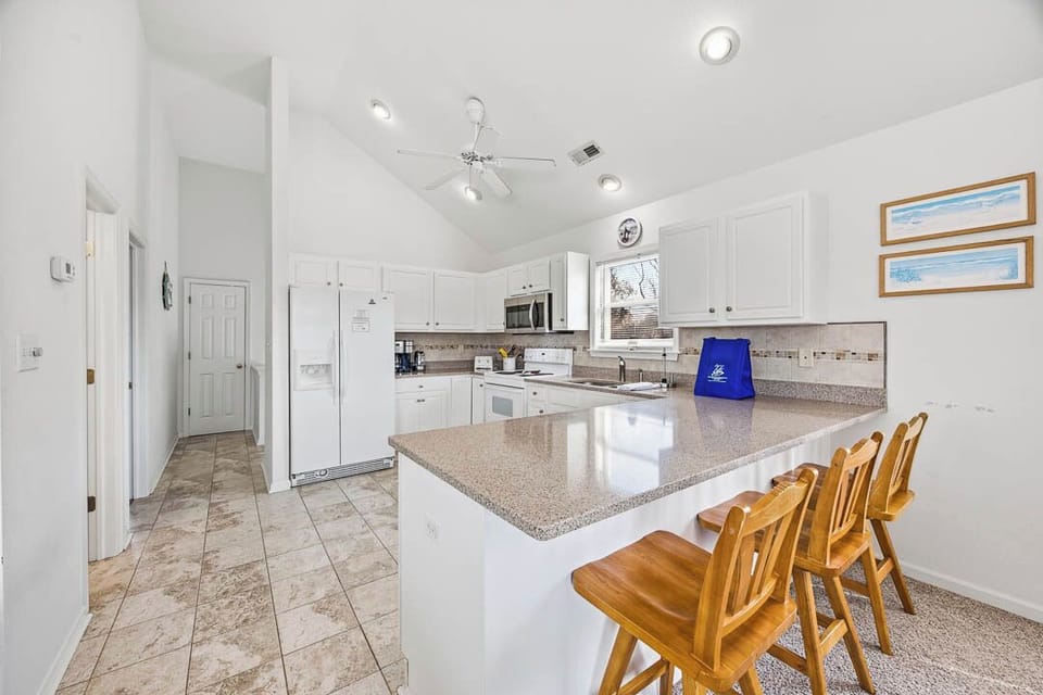 Top-Level Kitchen with Bar (seats 3)