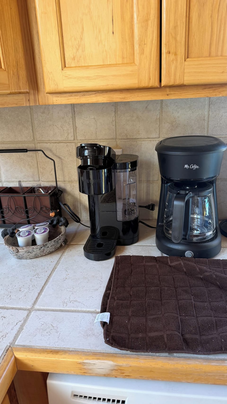 Keurig coffee maker and full size coffee pot