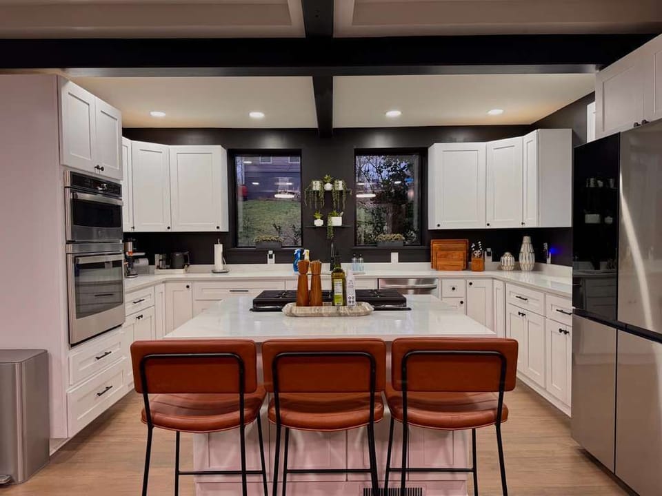 State of the Art Kitchen with Gorgious Quartz Countertops, Luxury Stainless Appliances, and Plenty of Cabinets for Storage