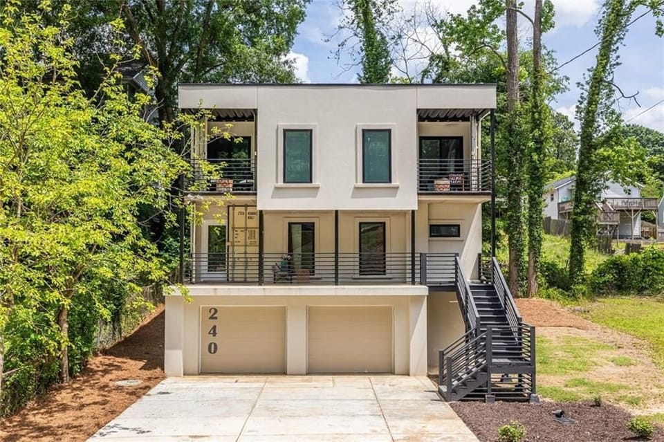 Welcome to The Edgewood Social House - Your new favorite destination in Atlanta. Carefully designed and tailored for the ultimate stay experience.