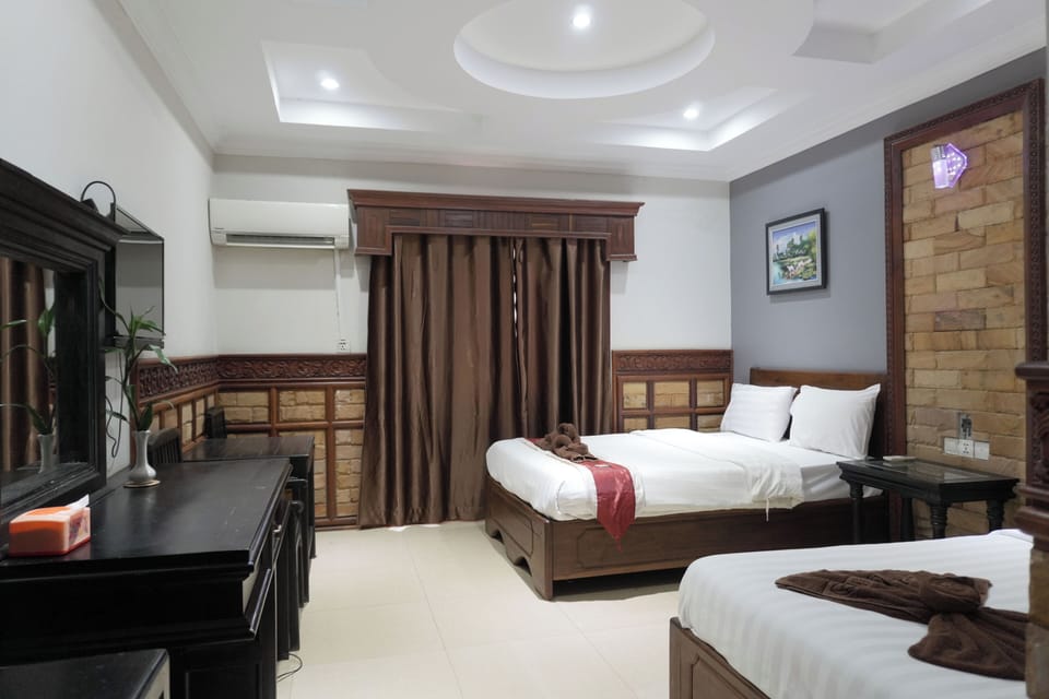 Deluxe Twin Room, City View | Desk, laptop workspace, free WiFi