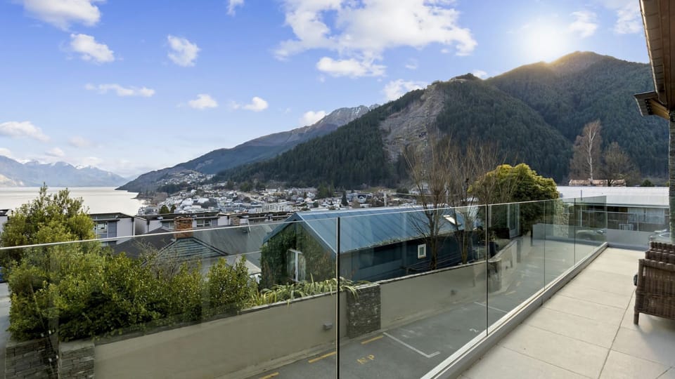 2nd balcony off the bedrooms