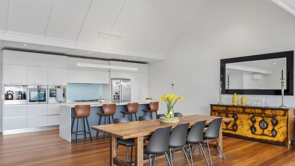 Fully equipped kitchen with dining for 8 guests