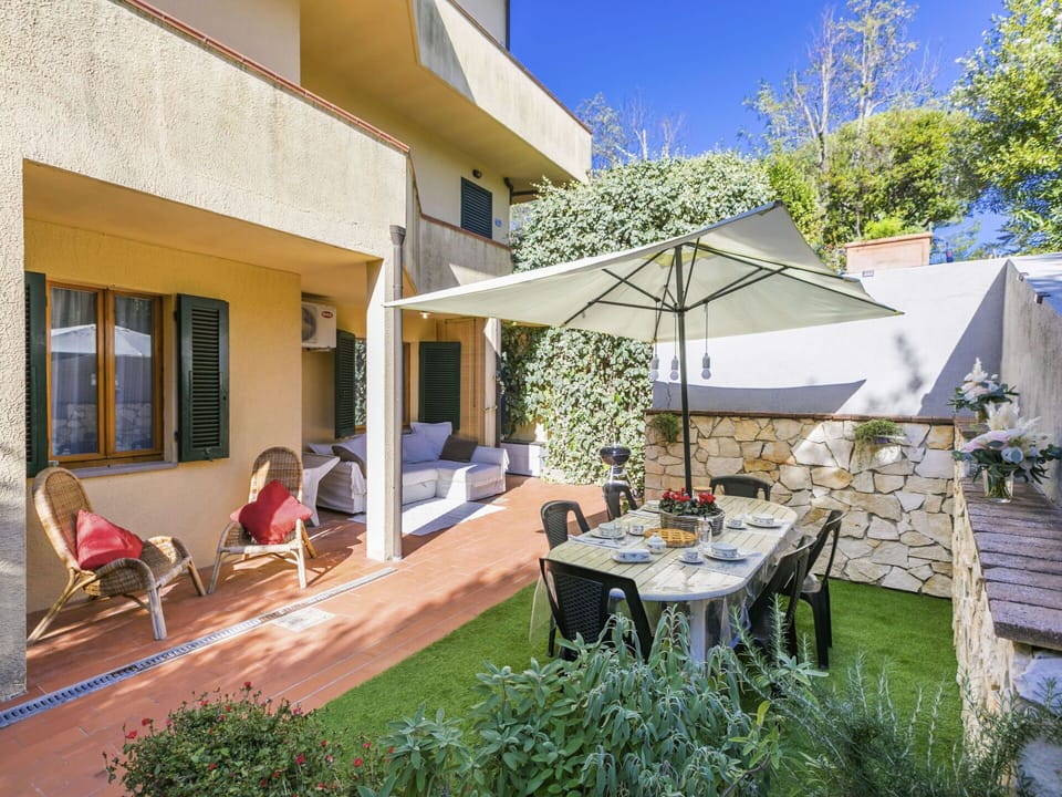 Plant, Property, Building, Shade, Sky, Window, Table, Chair, Outdoor Furniture, Urban Design