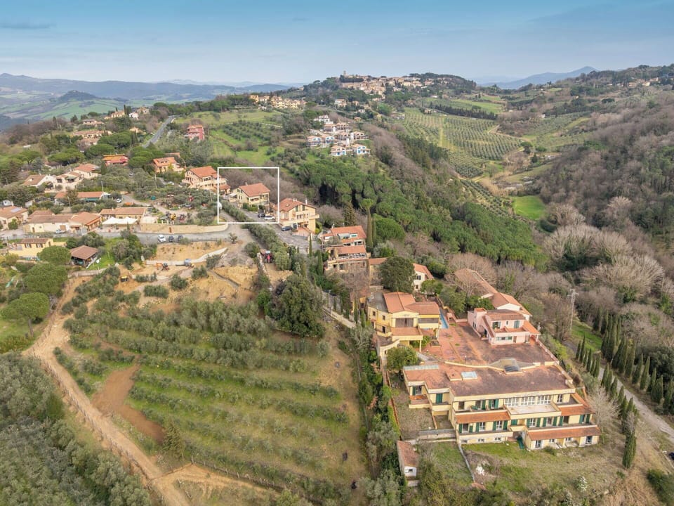 Residential Area, House, Rural Area, Landscape, Architecture, Home, Village, Roof, Human Settlement, Suburb