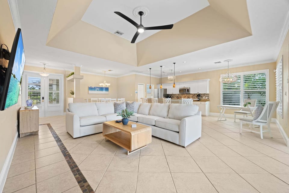 Spacious layout for gathering together