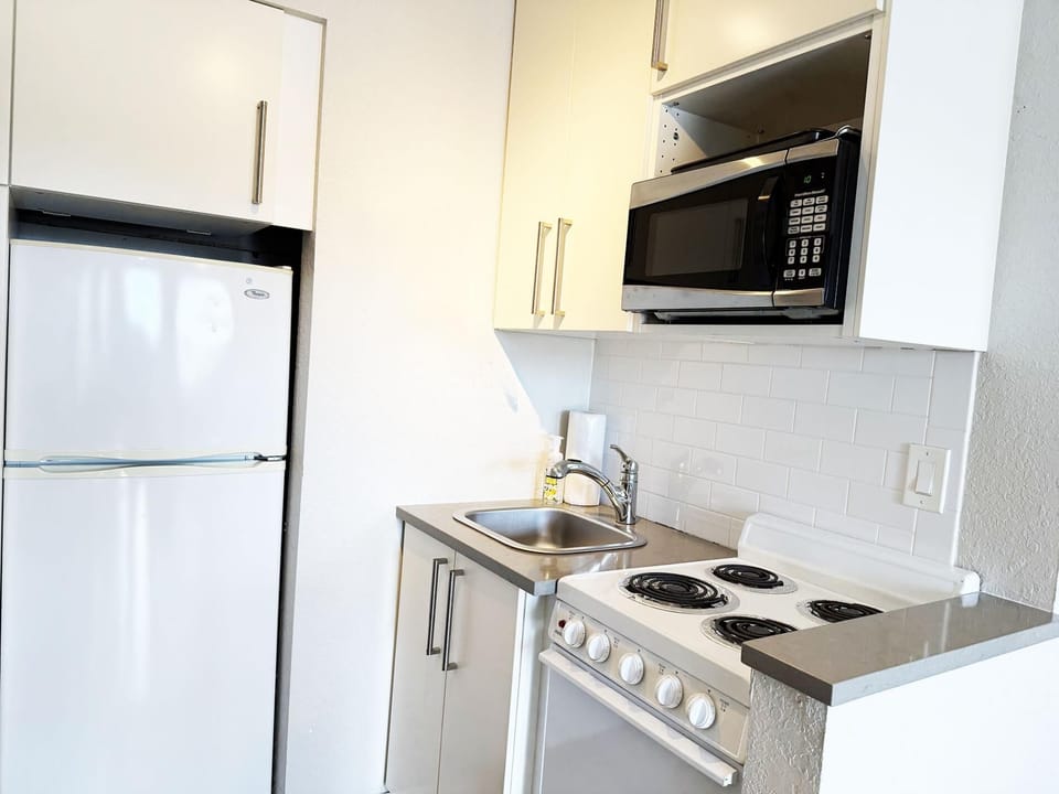 Gulf-Side Studio – Venice Villas Near Pool (6952)