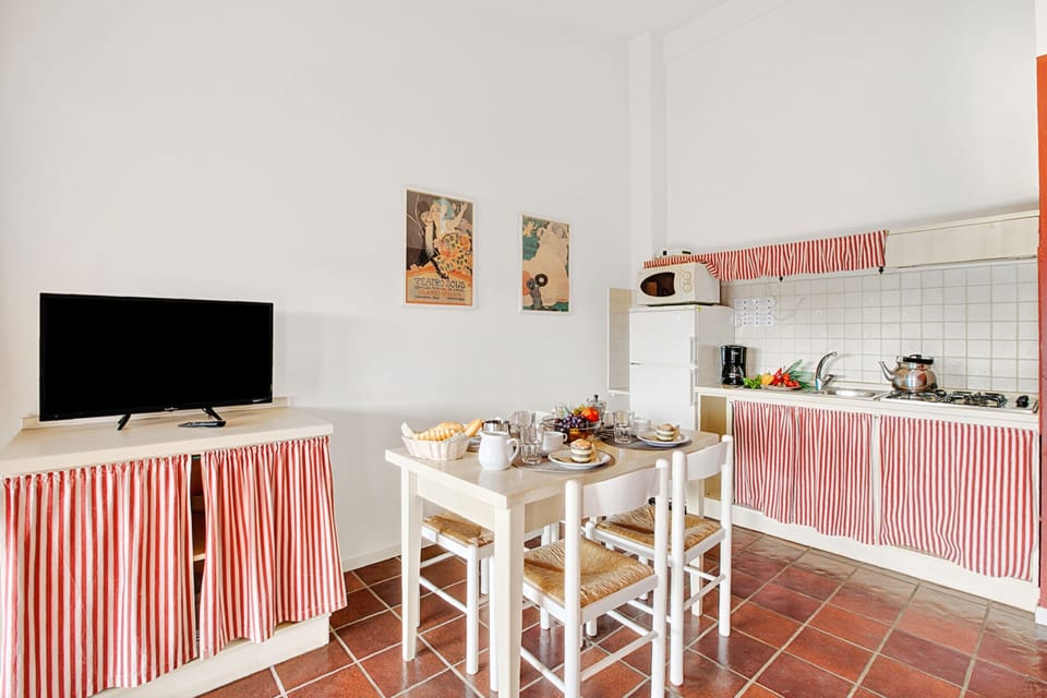 Family Apartment, Multiple Bedrooms, 2 Bathrooms (Cosy House Serena- park & shared pool) | Dining