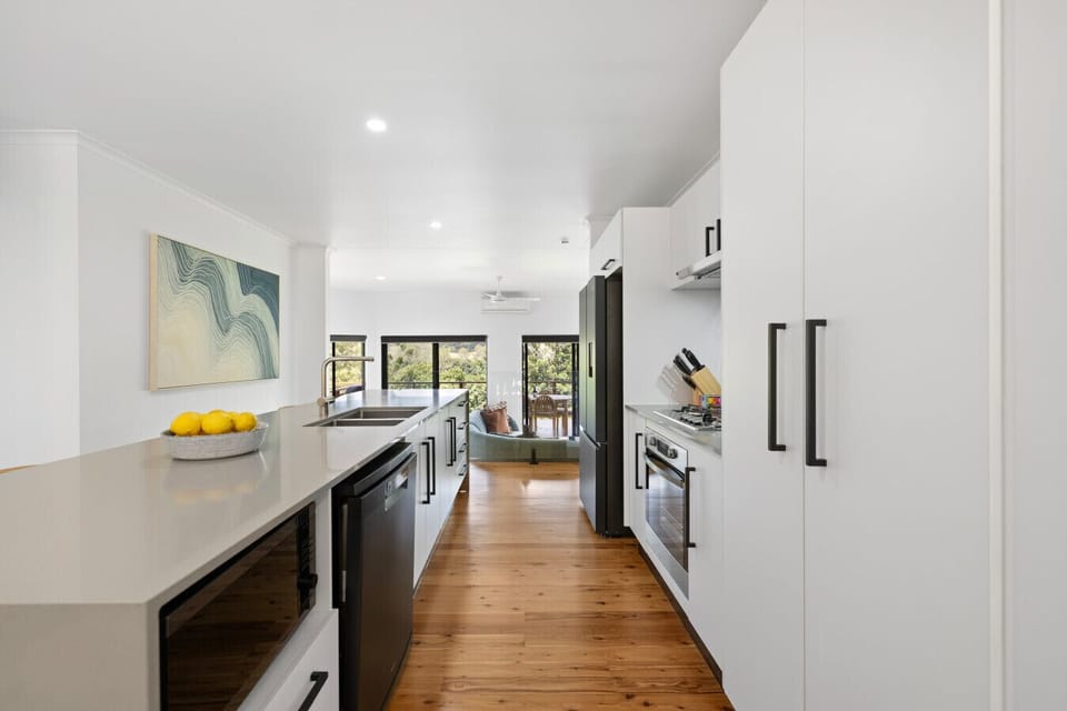Fully equipped kitchen with breakfast bar, coffee machine and dishwasher