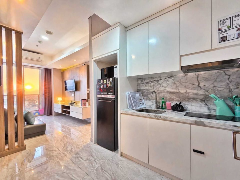 Apartment, 2 Bedrooms, City View | Living area | 43-inch Smart TV with cable channels