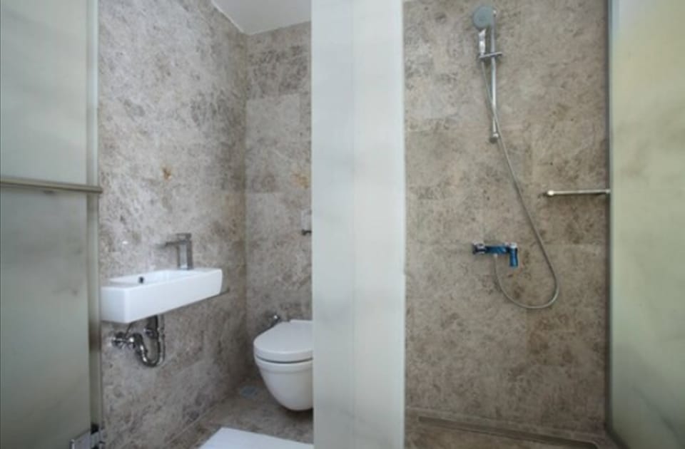 Shower, free toiletries, hair dryer, bathrobes