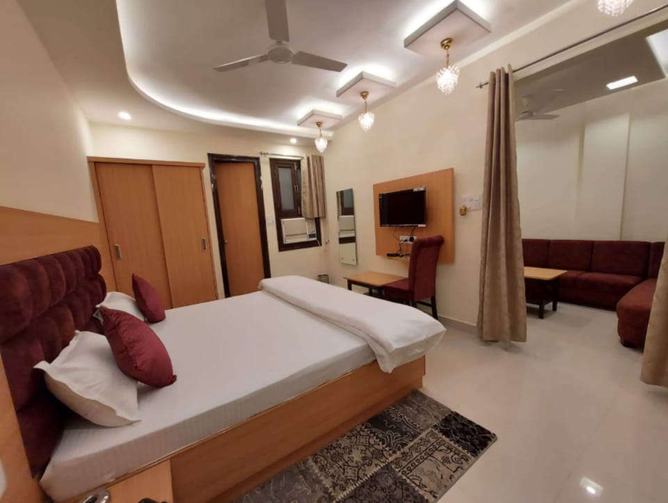 Royal Double Room, City View | Desk, free WiFi