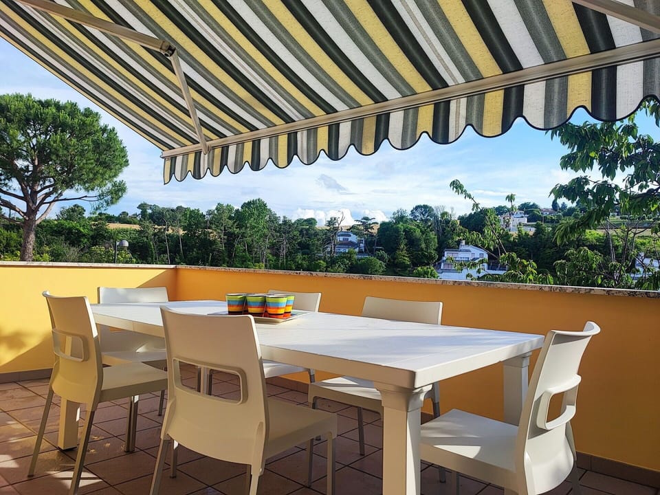 Balcony / Terrace / Patio
