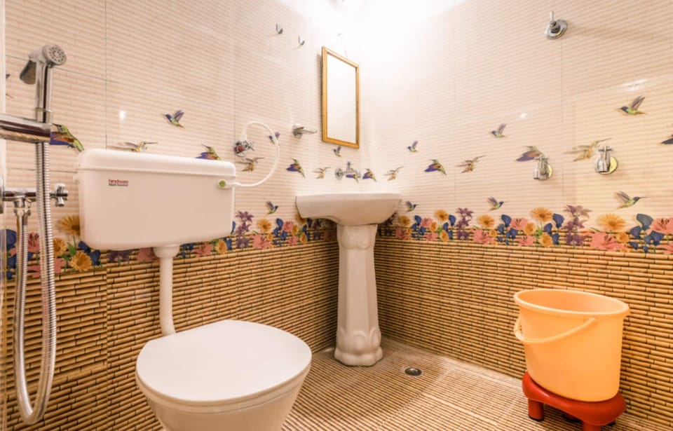 Deluxe Double Room, Hill View | Bathroom | Shower, free toiletries, towels