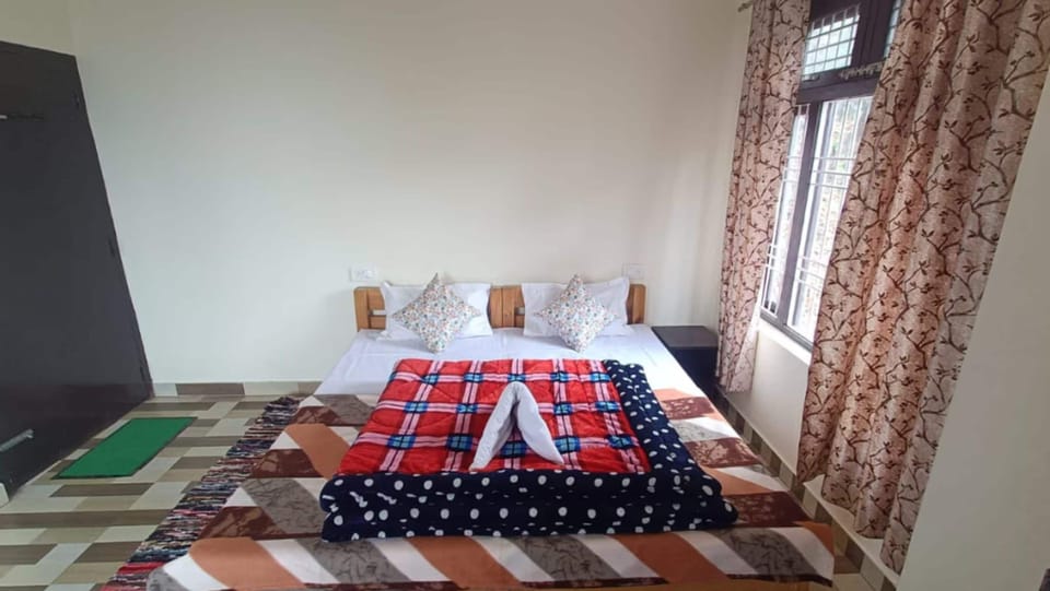 Deluxe Double Room, Hill View | Desk, free WiFi, bed sheets