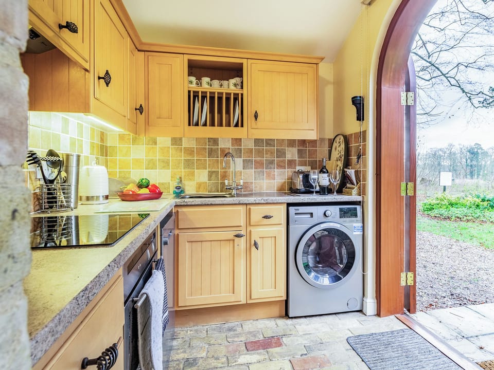 Kitchen | Stearn Cottage - Stowlangtoft Estate, Bury St. Edmunds