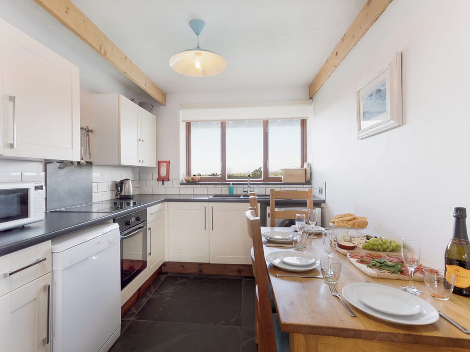 Kitchen/diner | Shippen - Court Farm Holidays, Marhamchurch, near Bude