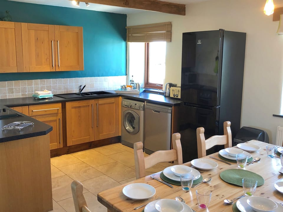 Kitchen/diner | Granary - Court Farm Holidays, Marhamchurch, near Bude