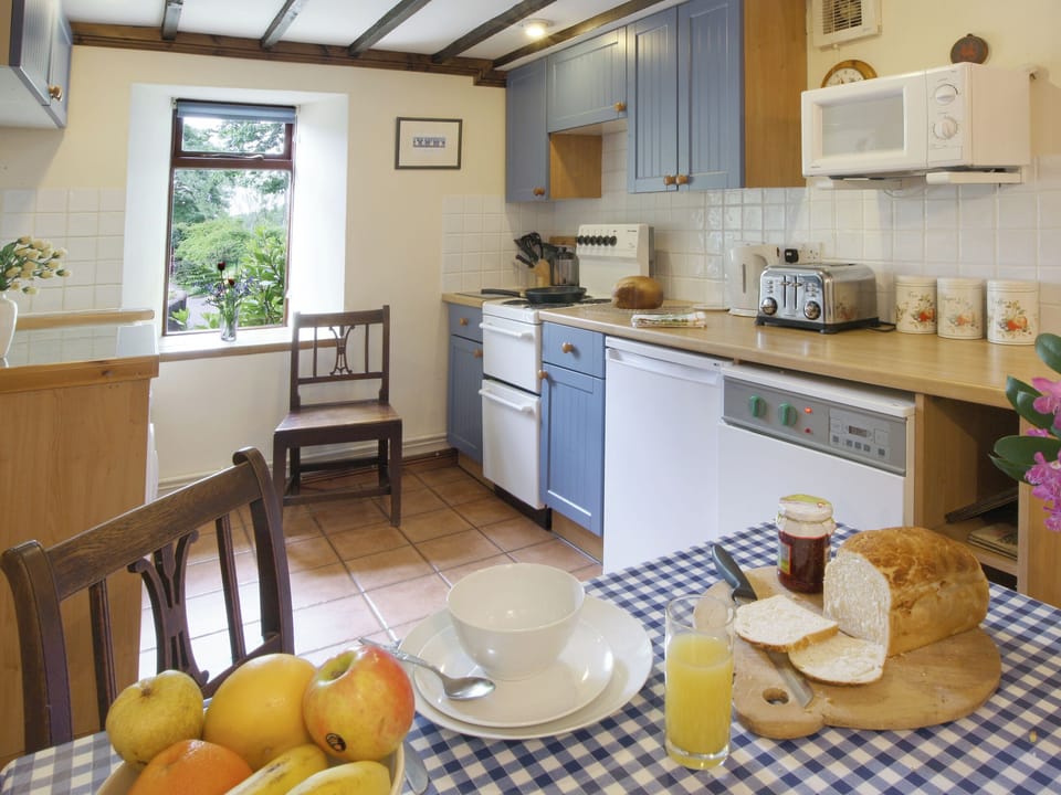 Kitchen | Swansea Valley Holiday Cottages - Hafod Y Wennol, Cilybebyll, nr. Pontardawe