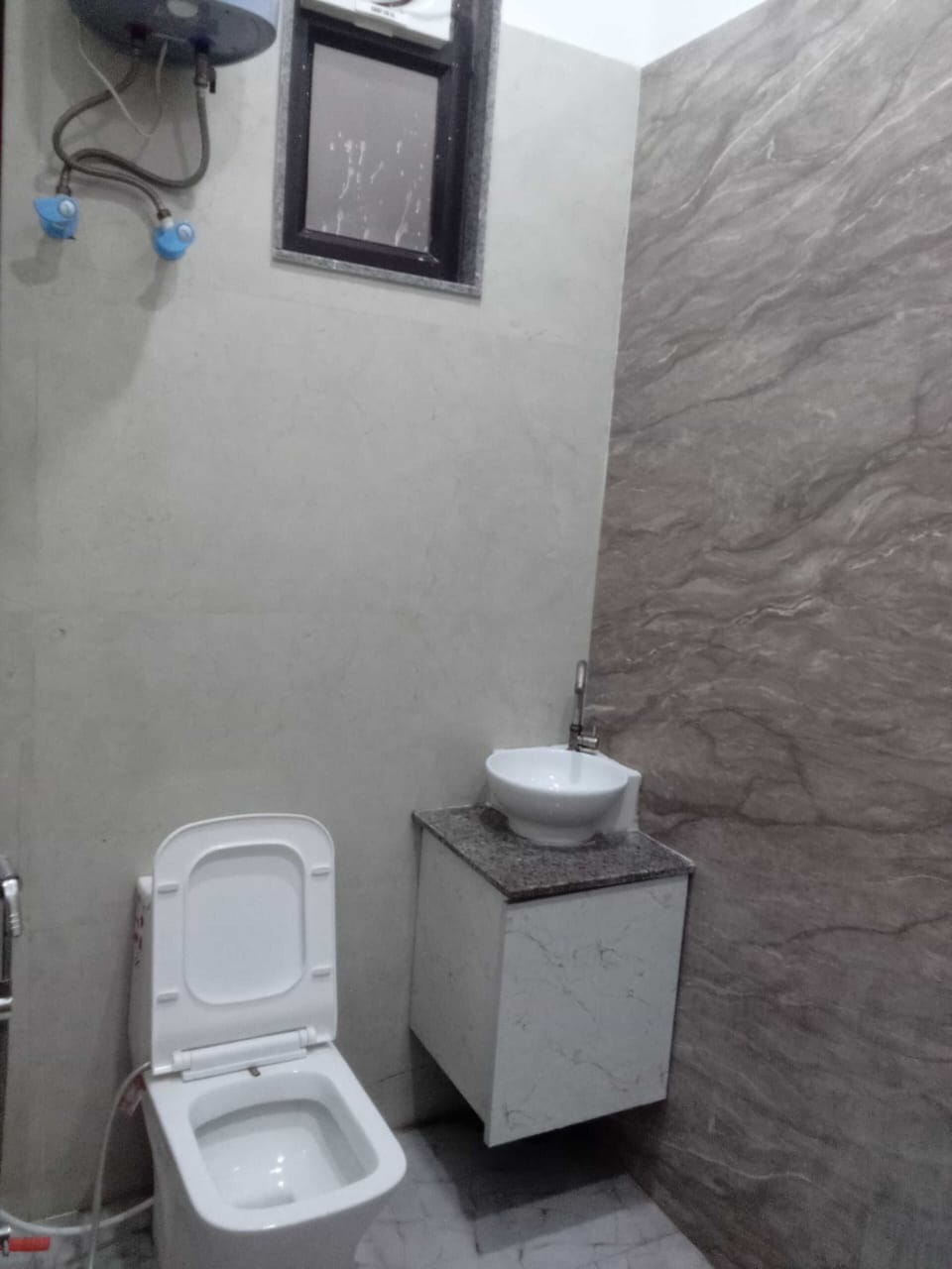 Standard Room | Bathroom | Shower, towels, soap, shampoo