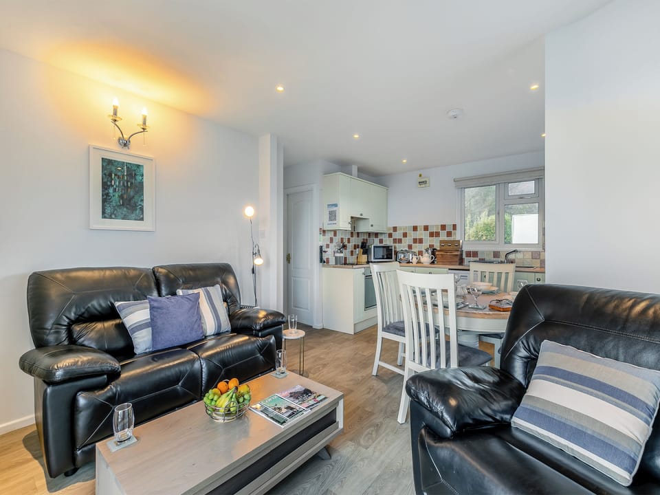 Open plan living space | 10 Mount Brioni - Mount Brioni, Seaton
