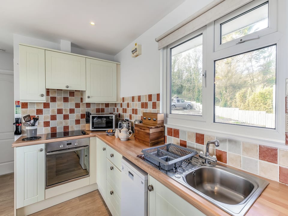Kitchen area | 10 Mount Brioni - Mount Brioni, Seaton