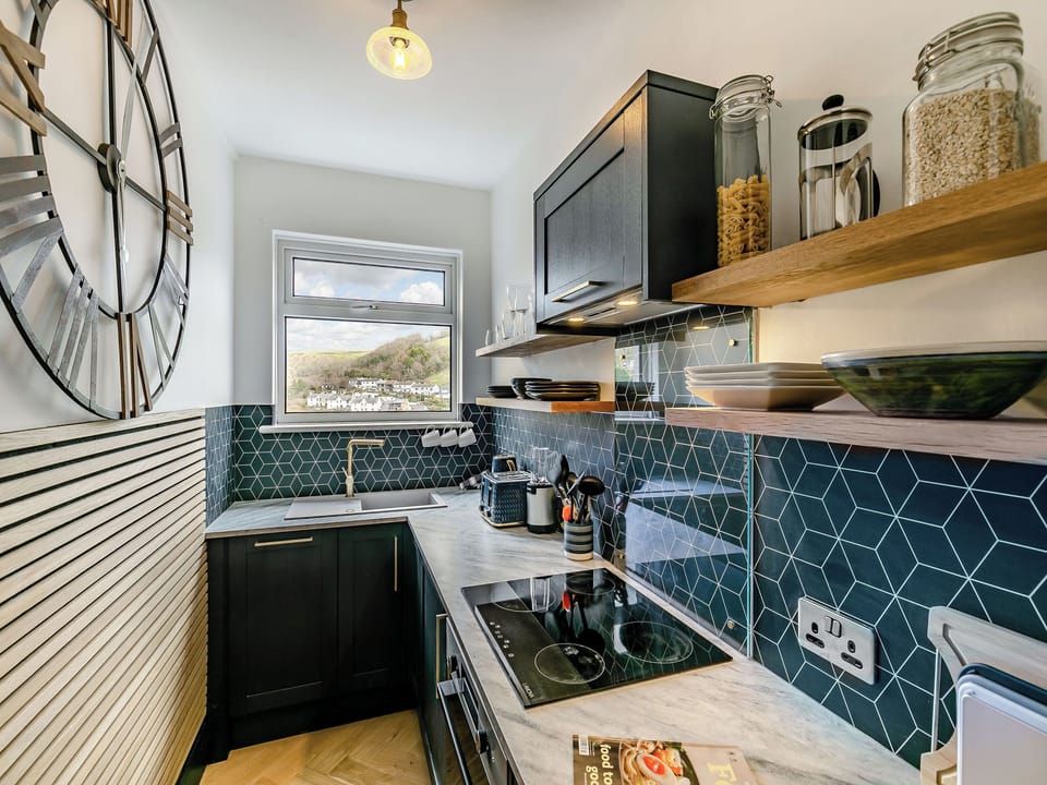 Kitchen | 17 Mount Brioni - Mount Brioni, Seaton